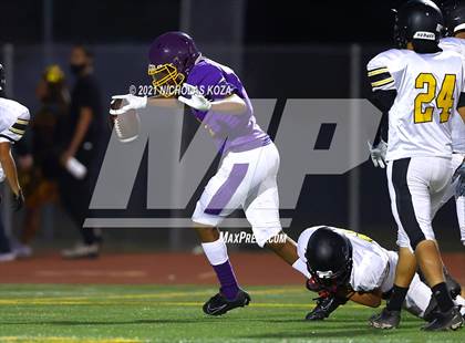 Thumbnail 1 in Lynwood vs. Firebaugh (Lynwood City Classic) photogallery.