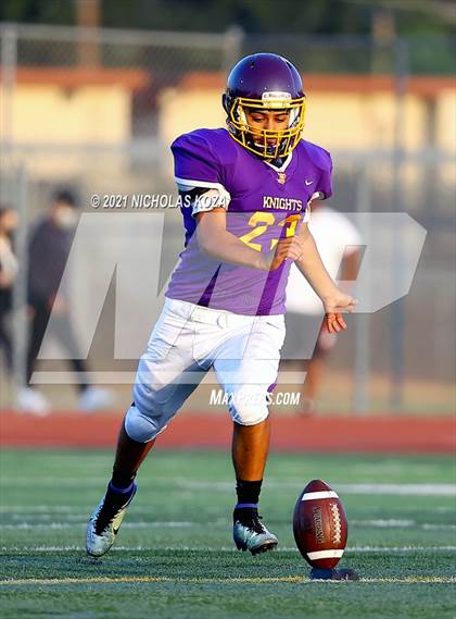 Thumbnail 3 in Lynwood vs. Firebaugh (Lynwood City Classic) photogallery.