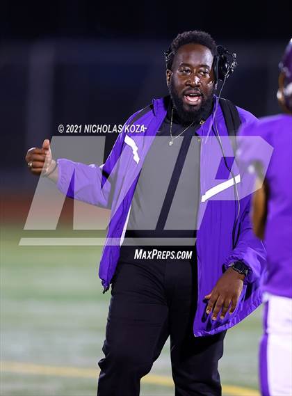 Thumbnail 2 in Lynwood vs. Firebaugh (Lynwood City Classic) photogallery.