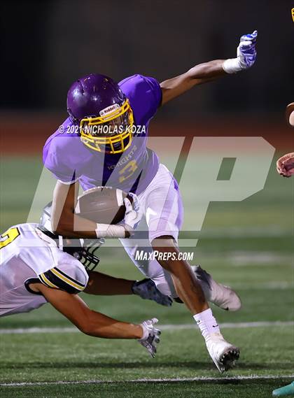 Thumbnail 3 in Lynwood vs. Firebaugh (Lynwood City Classic) photogallery.