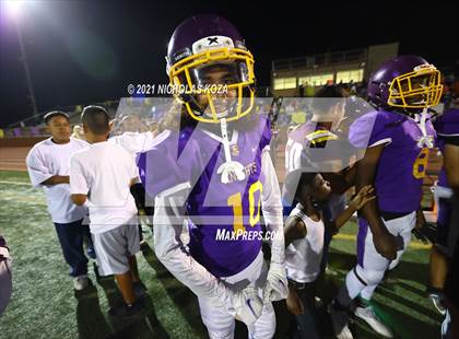 Thumbnail 2 in Lynwood vs. Firebaugh (Lynwood City Classic) photogallery.