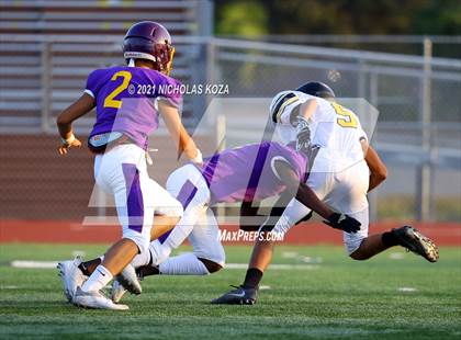 Thumbnail 3 in Lynwood vs. Firebaugh (Lynwood City Classic) photogallery.