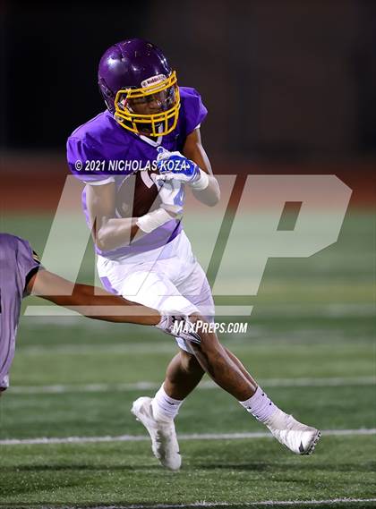 Thumbnail 3 in Lynwood vs. Firebaugh (Lynwood City Classic) photogallery.