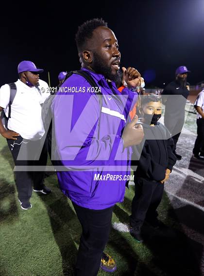 Thumbnail 2 in Lynwood vs. Firebaugh (Lynwood City Classic) photogallery.
