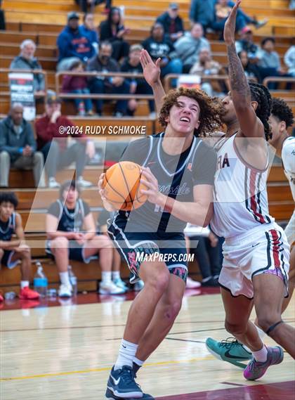 Thumbnail 3 in JSerra Catholic vs. Eastside Catholic (Torrey Pines Holiday Classic) photogallery.