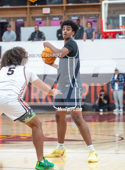 Thumbnail 3 in JSerra Catholic vs. Eastside Catholic (Torrey Pines Holiday Classic) photogallery.