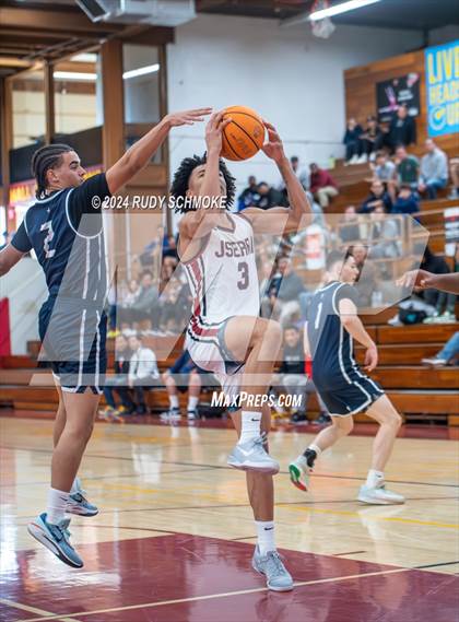 Thumbnail 2 in JSerra Catholic vs. Eastside Catholic (Torrey Pines Holiday Classic) photogallery.