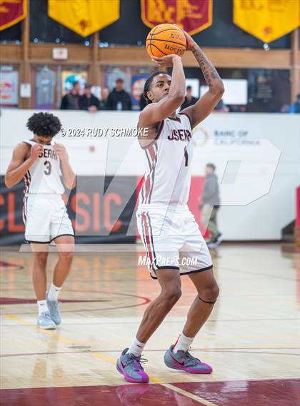 Thumbnail 1 in JSerra Catholic vs. Eastside Catholic (Torrey Pines Holiday Classic) photogallery.