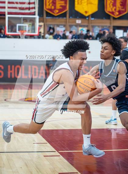 Thumbnail 2 in JSerra Catholic vs. Eastside Catholic (Torrey Pines Holiday Classic) photogallery.