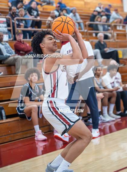 Thumbnail 3 in JSerra Catholic vs. Eastside Catholic (Torrey Pines Holiday Classic) photogallery.