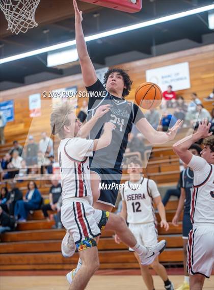 Thumbnail 2 in JSerra Catholic vs. Eastside Catholic (Torrey Pines Holiday Classic) photogallery.