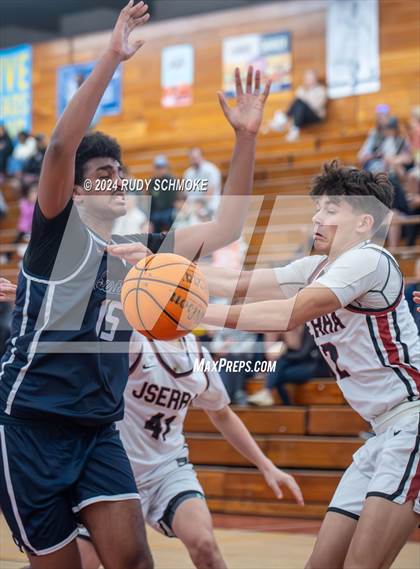 Thumbnail 3 in JSerra Catholic vs. Eastside Catholic (Torrey Pines Holiday Classic) photogallery.