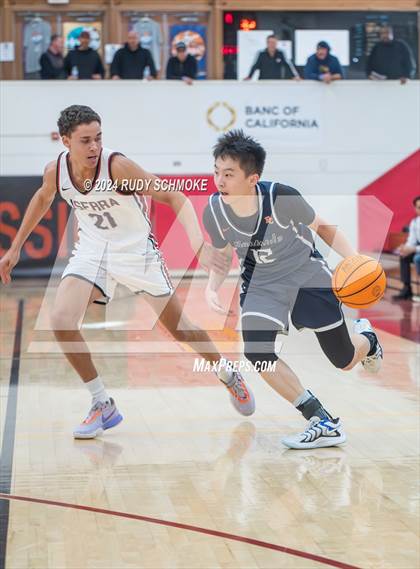 Thumbnail 3 in JSerra Catholic vs. Eastside Catholic (Torrey Pines Holiday Classic) photogallery.
