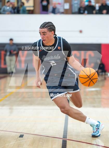 Thumbnail 2 in JSerra Catholic vs. Eastside Catholic (Torrey Pines Holiday Classic) photogallery.