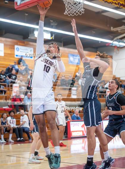 Thumbnail 3 in JSerra Catholic vs. Eastside Catholic (Torrey Pines Holiday Classic) photogallery.