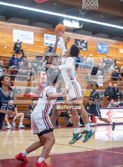 Thumbnail 1 in JSerra Catholic vs. Eastside Catholic (Torrey Pines Holiday Classic) photogallery.