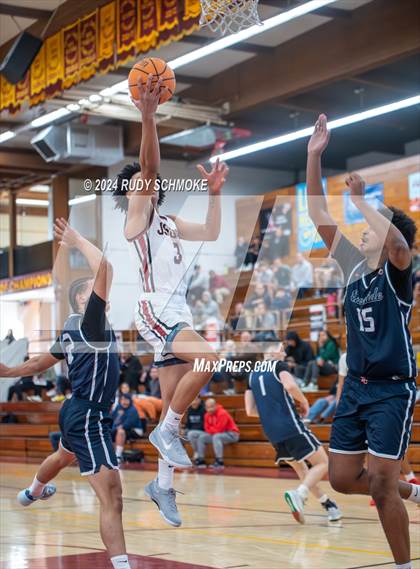 Thumbnail 1 in JSerra Catholic vs. Eastside Catholic (Torrey Pines Holiday Classic) photogallery.