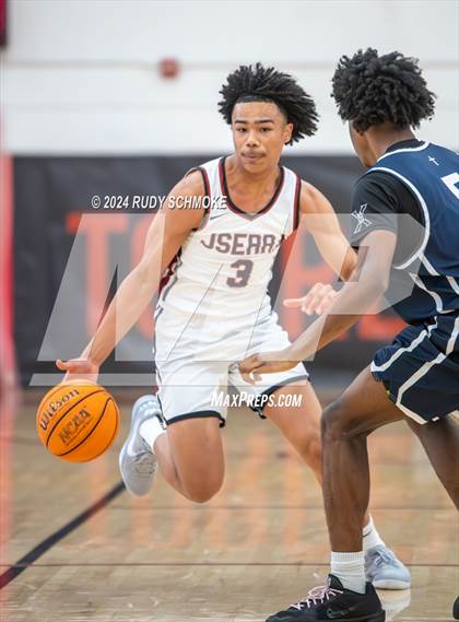 Thumbnail 3 in JSerra Catholic vs. Eastside Catholic (Torrey Pines Holiday Classic) photogallery.
