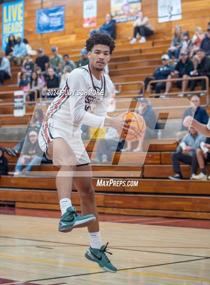 Thumbnail 2 in JSerra Catholic vs. Eastside Catholic (Torrey Pines Holiday Classic) photogallery.