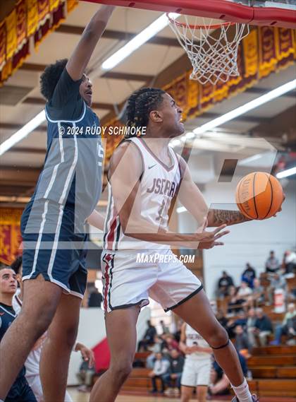 Thumbnail 1 in JSerra Catholic vs. Eastside Catholic (Torrey Pines Holiday Classic) photogallery.