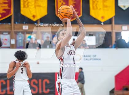 Thumbnail 2 in JSerra Catholic vs. Eastside Catholic (Torrey Pines Holiday Classic) photogallery.