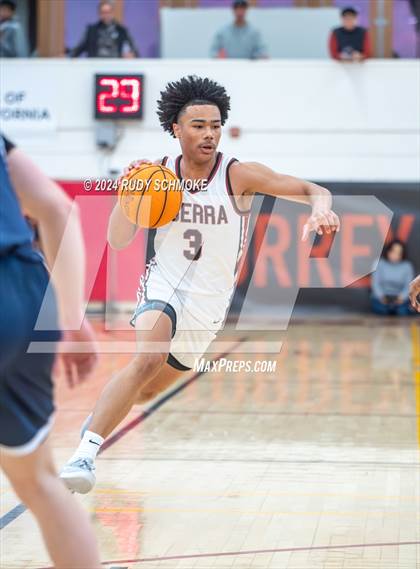 Thumbnail 1 in JSerra Catholic vs. Eastside Catholic (Torrey Pines Holiday Classic) photogallery.
