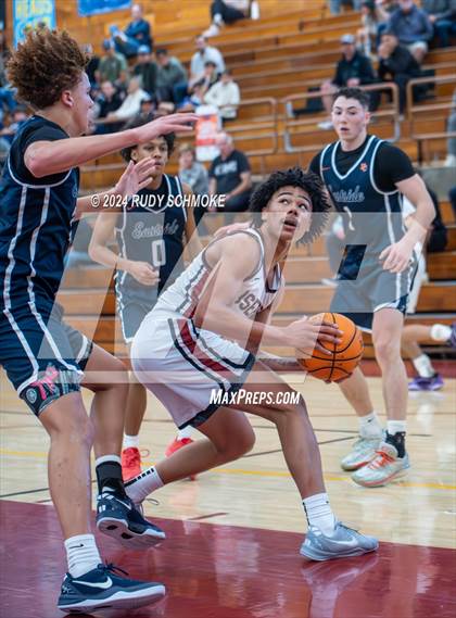 Thumbnail 3 in JSerra Catholic vs. Eastside Catholic (Torrey Pines Holiday Classic) photogallery.