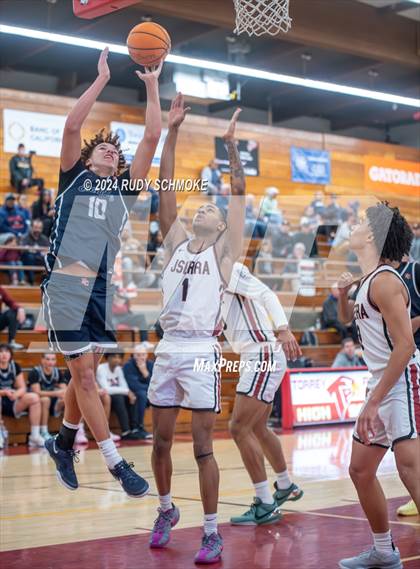 Thumbnail 2 in JSerra Catholic vs. Eastside Catholic (Torrey Pines Holiday Classic) photogallery.