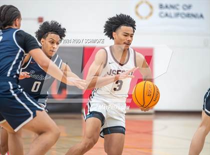 Thumbnail 3 in JSerra Catholic vs. Eastside Catholic (Torrey Pines Holiday Classic) photogallery.