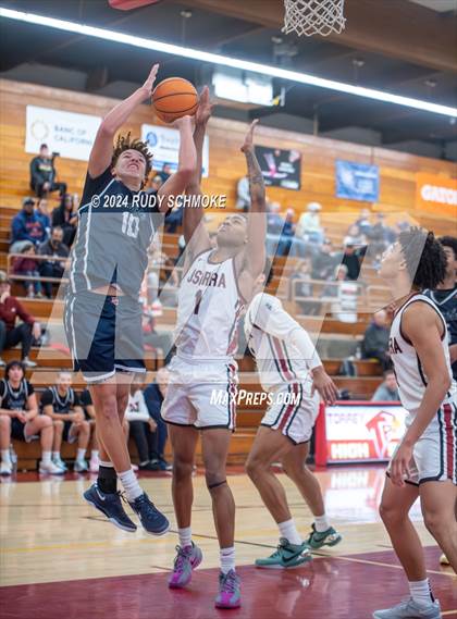 Thumbnail 1 in JSerra Catholic vs. Eastside Catholic (Torrey Pines Holiday Classic) photogallery.