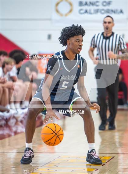 Thumbnail 2 in JSerra Catholic vs. Eastside Catholic (Torrey Pines Holiday Classic) photogallery.