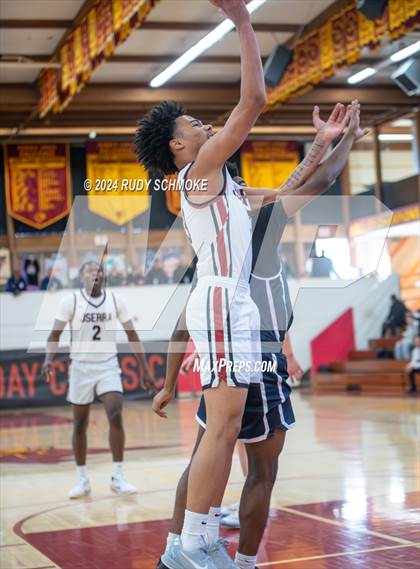 Thumbnail 2 in JSerra Catholic vs. Eastside Catholic (Torrey Pines Holiday Classic) photogallery.
