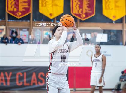 Thumbnail 3 in JSerra Catholic vs. Eastside Catholic (Torrey Pines Holiday Classic) photogallery.