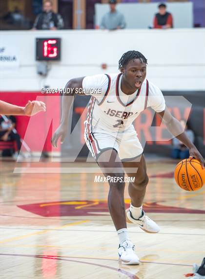 Thumbnail 3 in JSerra Catholic vs. Eastside Catholic (Torrey Pines Holiday Classic) photogallery.