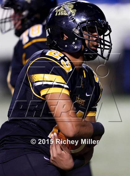 Thumbnail 2 in Prairie Grove vs. Nashville (AAA 4A Final) photogallery.