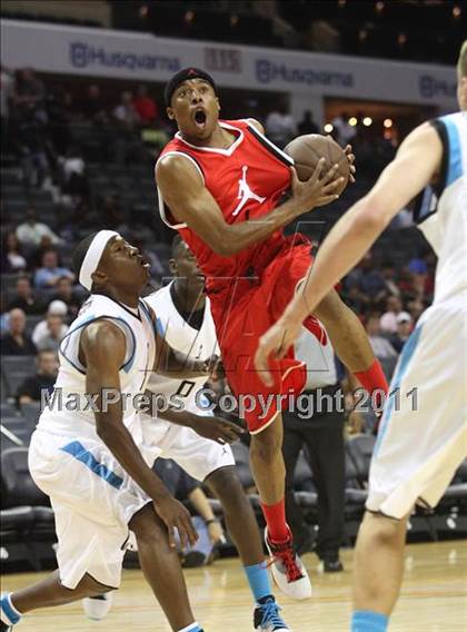 Thumbnail 3 in 2011 Jordan Brand Classic (Regional Game)  photogallery.
