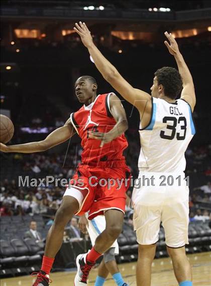 Thumbnail 3 in 2011 Jordan Brand Classic (Regional Game)  photogallery.