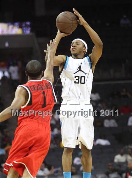 Thumbnail 2 in 2011 Jordan Brand Classic (Regional Game)  photogallery.