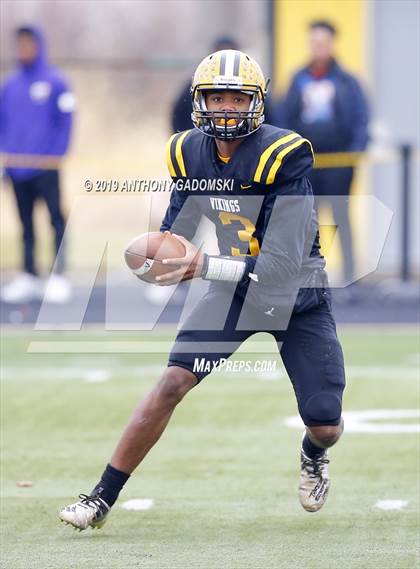 Thumbnail 3 in Simeon vs St. Laurence (Chicago Prep Bowl) photogallery.