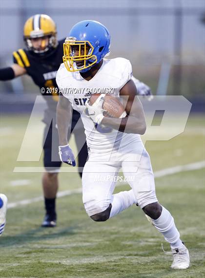 Thumbnail 2 in Simeon vs St. Laurence (Chicago Prep Bowl) photogallery.