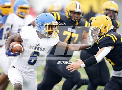 Thumbnail 2 in Simeon vs St. Laurence (Chicago Prep Bowl) photogallery.