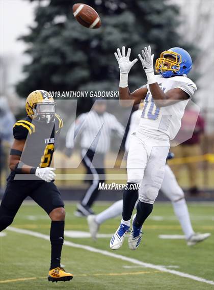 Thumbnail 1 in Simeon vs St. Laurence (Chicago Prep Bowl) photogallery.