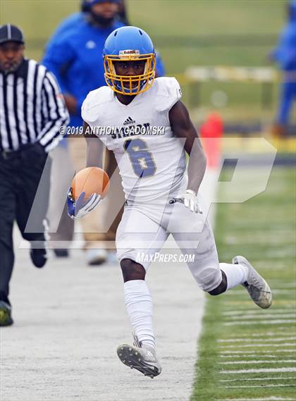 Thumbnail 2 in Simeon vs St. Laurence (Chicago Prep Bowl) photogallery.