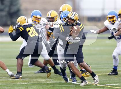 Thumbnail 2 in Simeon vs St. Laurence (Chicago Prep Bowl) photogallery.