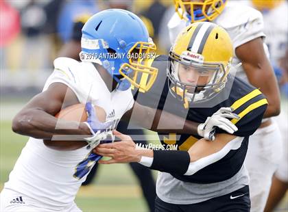 Thumbnail 1 in Simeon vs St. Laurence (Chicago Prep Bowl) photogallery.