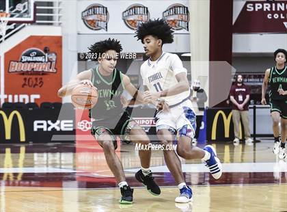 Thumbnail 1 in Isidore Newman vs. Bishop O'Connell (Spalding Hoophall Classic) photogallery.