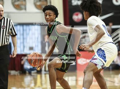 Thumbnail 3 in Isidore Newman vs. Bishop O'Connell (Spalding Hoophall Classic) photogallery.