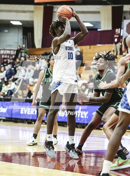 Thumbnail 2 in Isidore Newman vs. Bishop O'Connell (Spalding Hoophall Classic) photogallery.