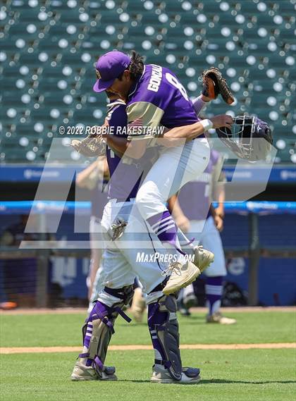 Thumbnail 2 in D'Hanis vs. Abbott (UIL 1A Baseball Semifinal) photogallery.