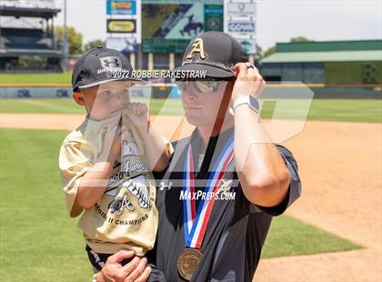 Thumbnail 2 in D'Hanis vs. Abbott (UIL 1A Baseball Semifinal) photogallery.